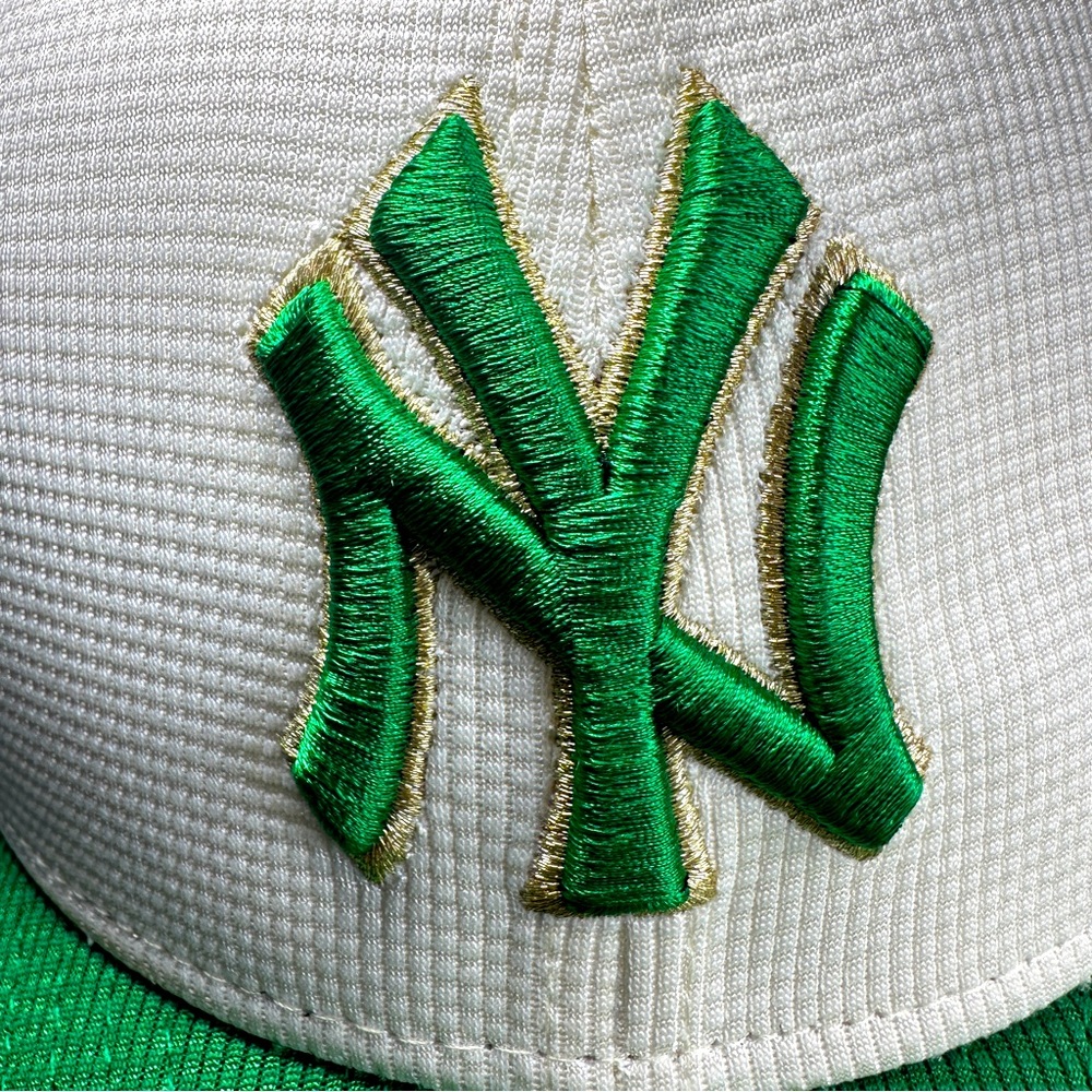 Limited Gold New Era Yankees 59FIFTY On-Field St. Patrick’s  Edition Size 7 3/8